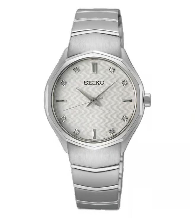 Womens 29.6 mm Seiko Classic Quartz SUR615P1