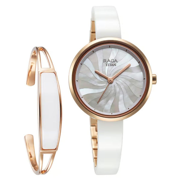 Analog NT95253KD01 Titan Watch