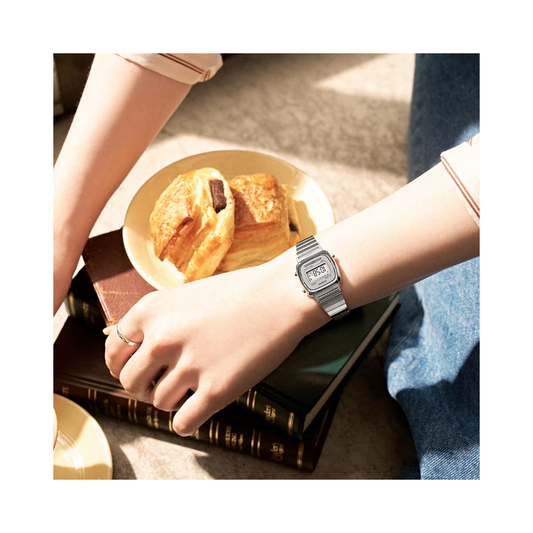 Casio Vintage Steel Body White Dial Womens Watch D342 - LA670WA-7